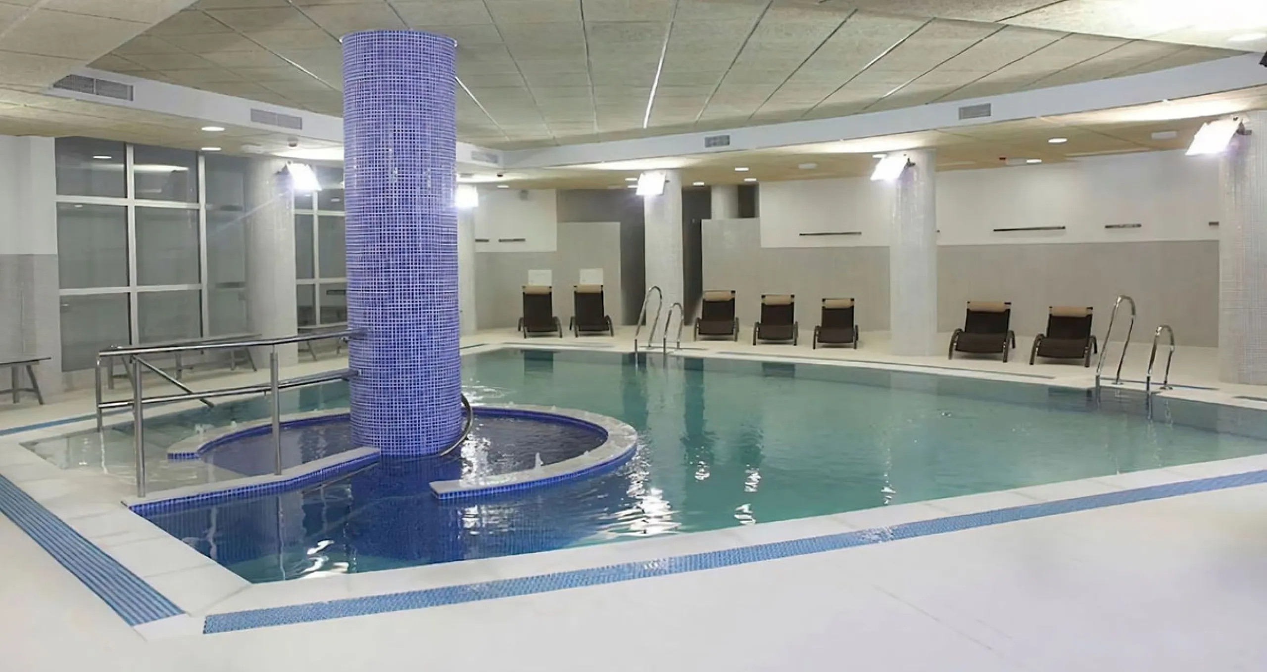You can not fail to be taken a back by these 360 degree views, a unique Duplex Penthouse which is one of a kind with 6 bedroom suites and completely Frontline with 2 private pools (one heated).