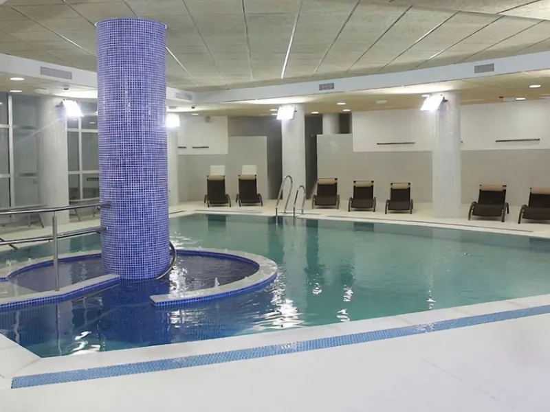 You can not fail to be taken a back by these 360 degree views, a unique Duplex Penthouse which is one of a kind with 6 bedroom suites and completely Frontline with 2 private pools (one heated).