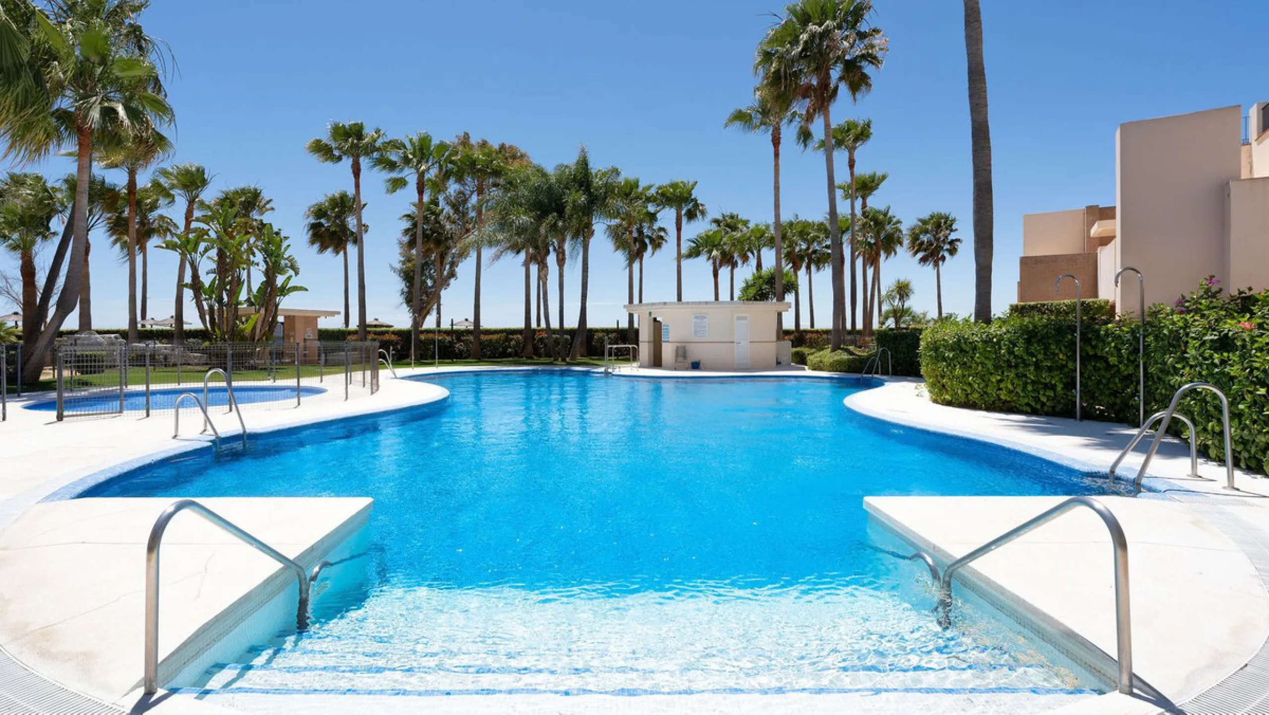 You can not fail to be taken a back by these 360 degree views, a unique Duplex Penthouse which is one of a kind with 6 bedroom suites and completely Frontline with 2 private pools (one heated).