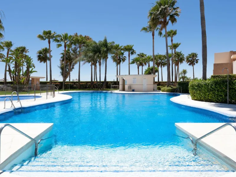 You can not fail to be taken a back by these 360 degree views, a unique Duplex Penthouse which is one of a kind with 6 bedroom suites and completely Frontline with 2 private pools (one heated).