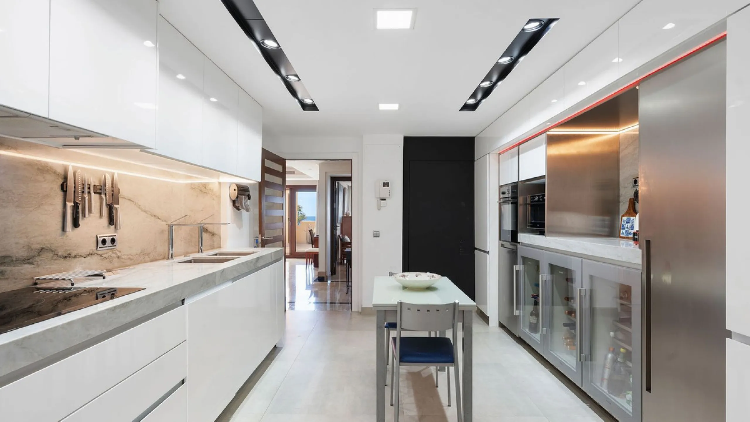 You can not fail to be taken a back by these 360 degree views, a unique Duplex Penthouse which is one of a kind with 6 bedroom suites and completely Frontline with 2 private pools (one heated).