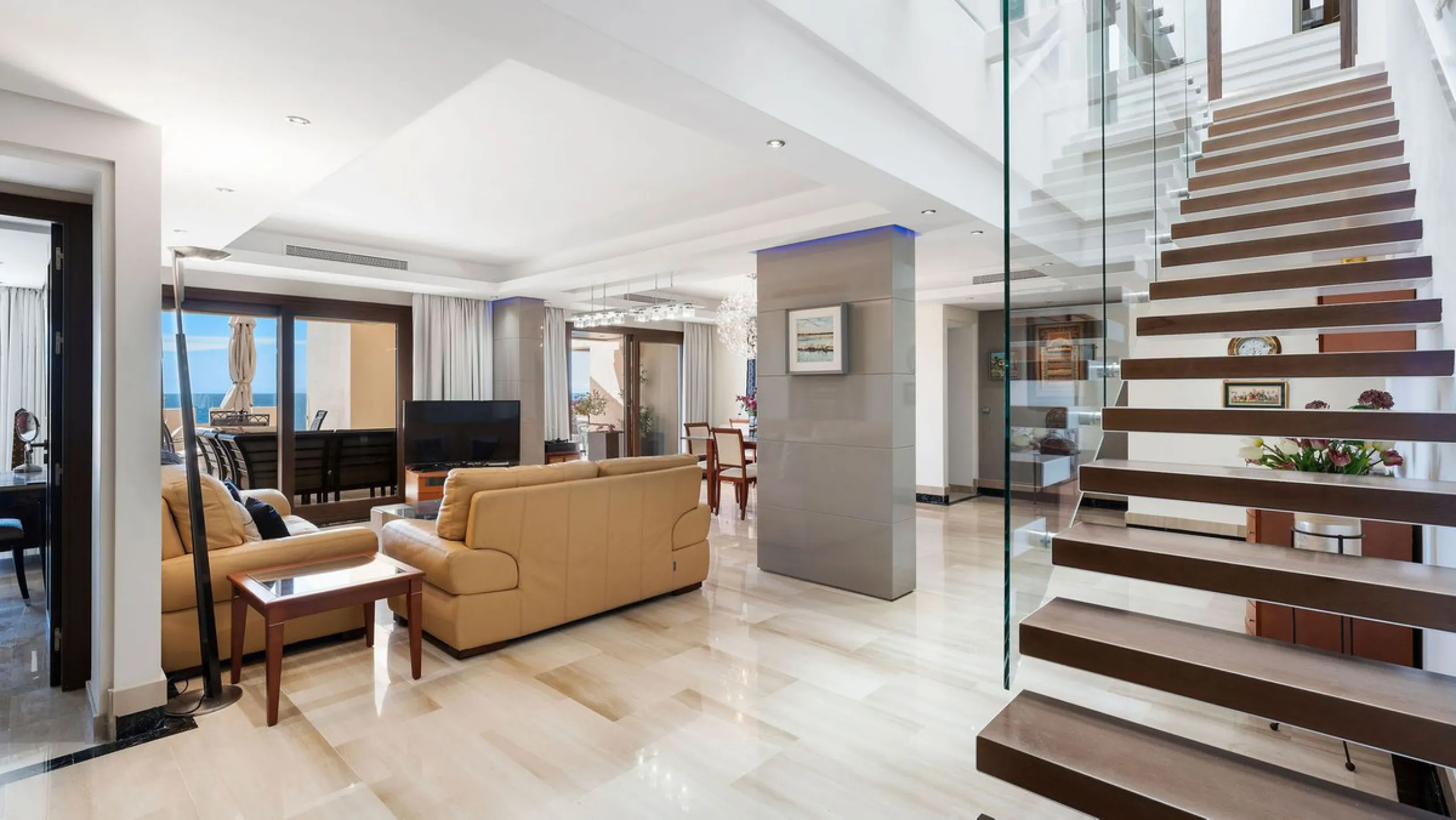 You can not fail to be taken a back by these 360 degree views, a unique Duplex Penthouse which is one of a kind with 6 bedroom suites and completely Frontline with 2 private pools (one heated).