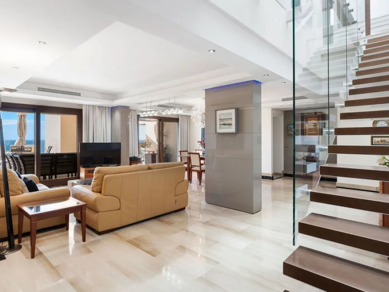 You can not fail to be taken a back by these 360 degree views, a unique Duplex Penthouse which is one of a kind with 6 bedroom suites and completely Frontline with 2 private pools (one heated).