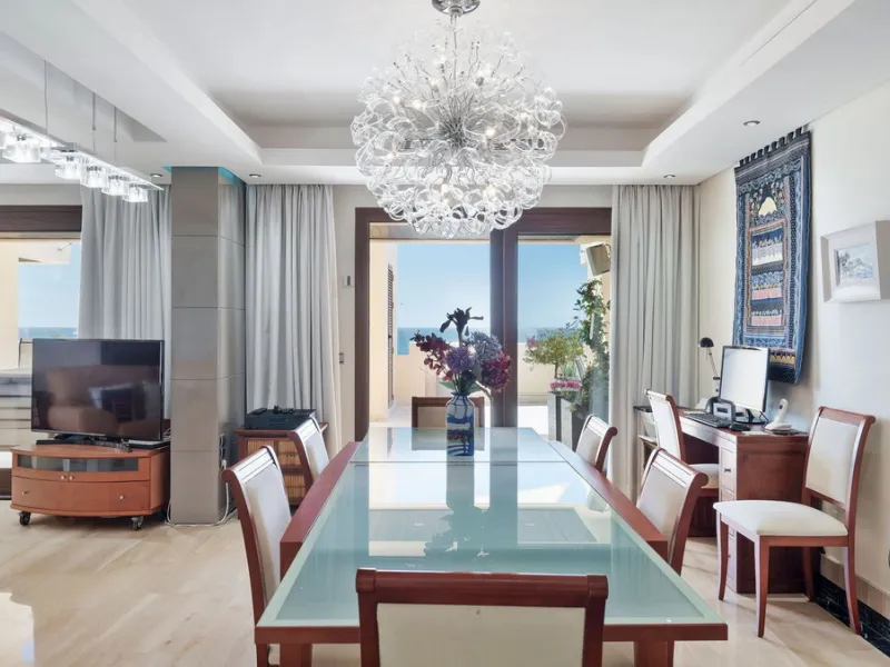 You can not fail to be taken a back by these 360 degree views, a unique Duplex Penthouse which is one of a kind with 6 bedroom suites and completely Frontline with 2 private pools (one heated).