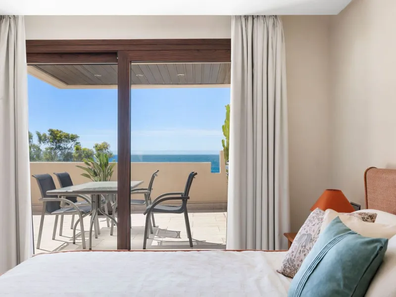 You can not fail to be taken a back by these 360 degree views, a unique Duplex Penthouse which is one of a kind with 6 bedroom suites and completely Frontline with 2 private pools (one heated).