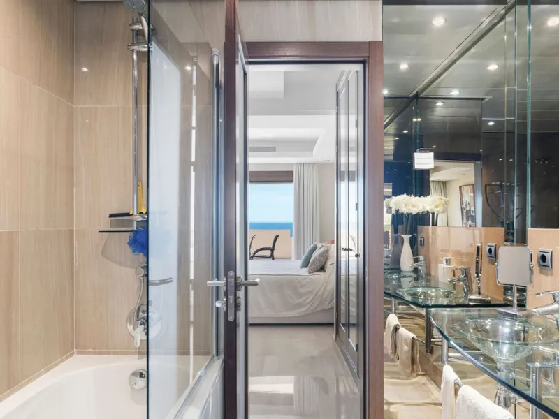 You can not fail to be taken a back by these 360 degree views, a unique Duplex Penthouse which is one of a kind with 6 bedroom suites and completely Frontline with 2 private pools (one heated).