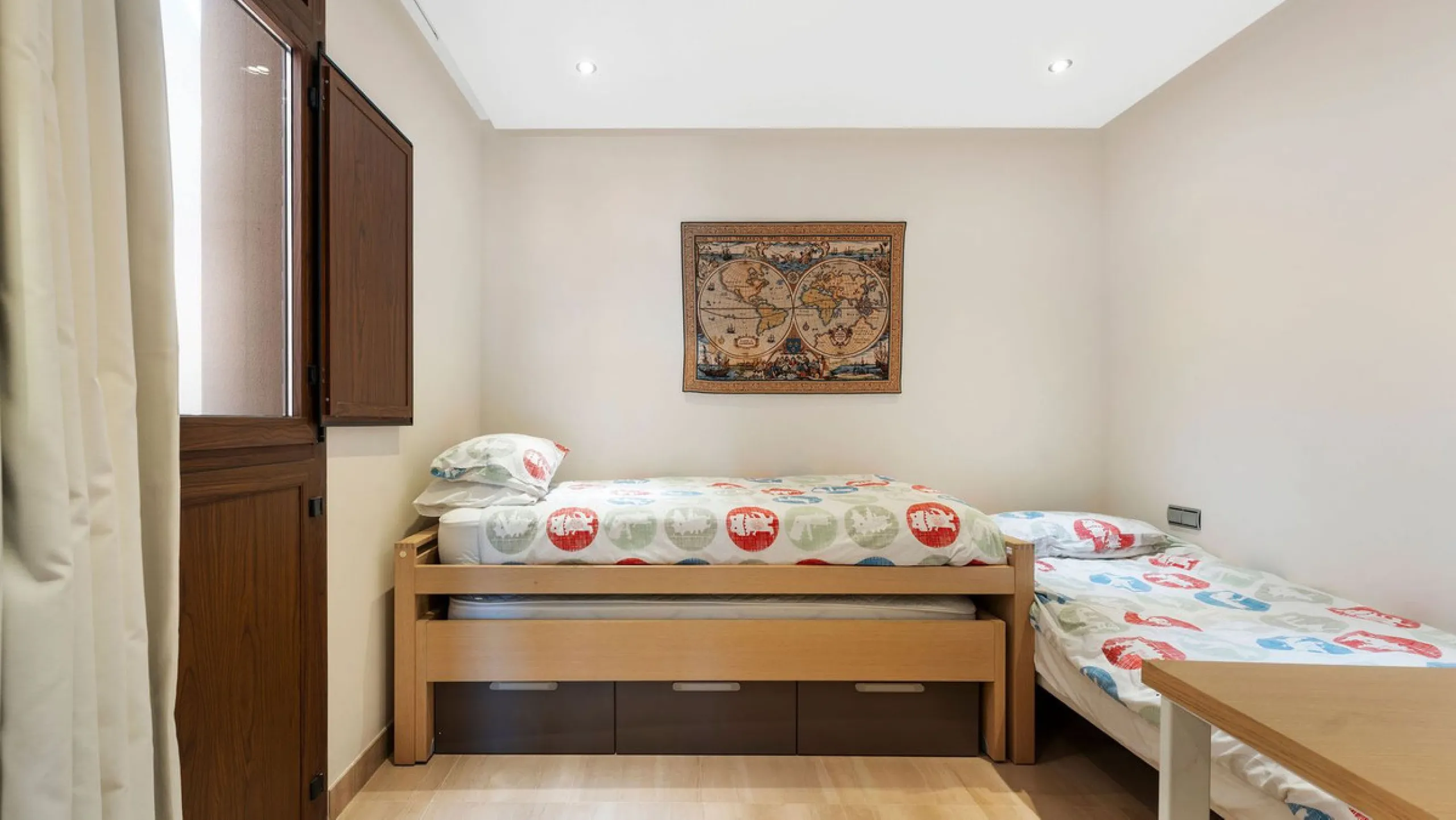 You can not fail to be taken a back by these 360 degree views, a unique Duplex Penthouse which is one of a kind with 6 bedroom suites and completely Frontline with 2 private pools (one heated).