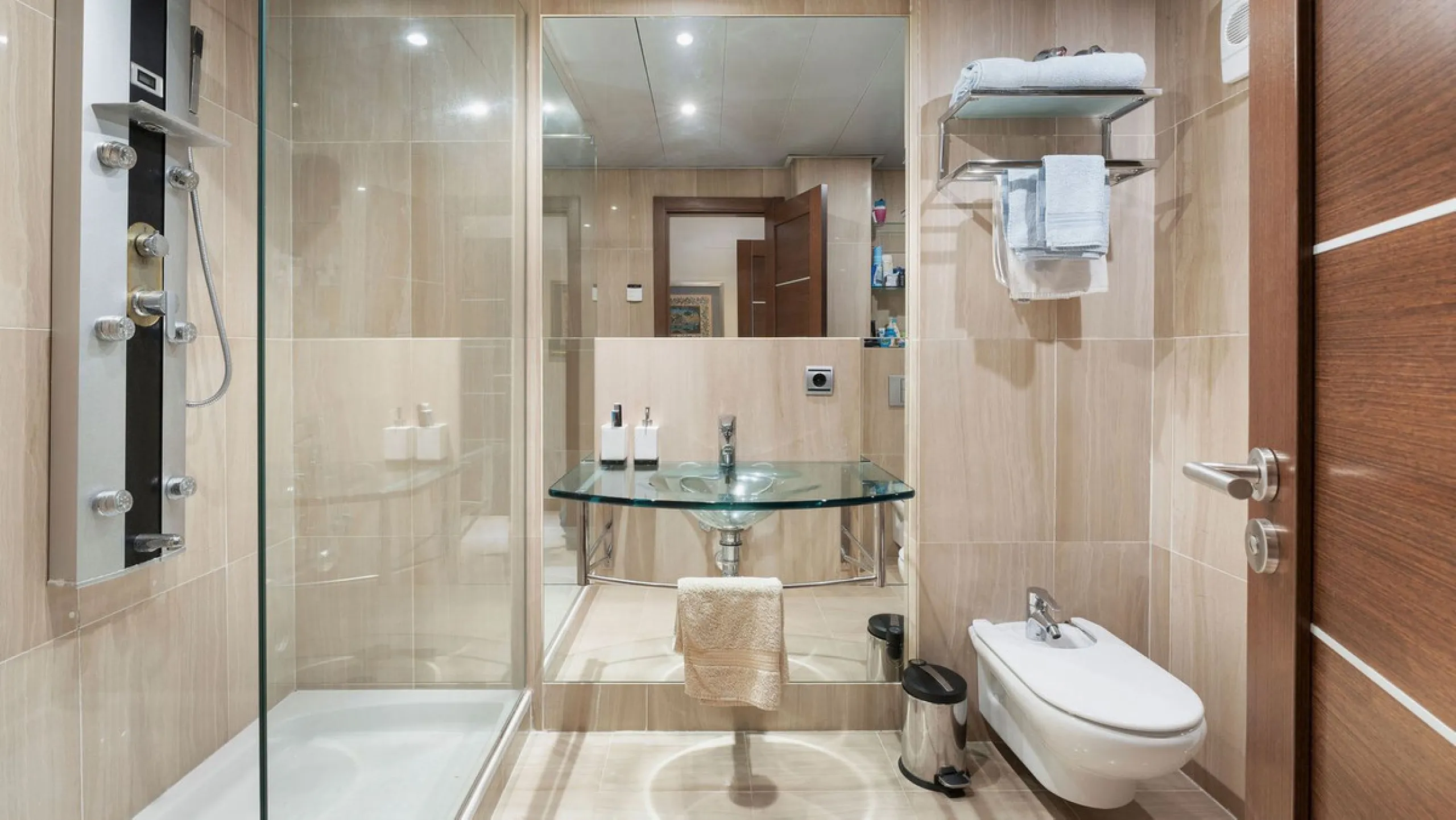 You can not fail to be taken a back by these 360 degree views, a unique Duplex Penthouse which is one of a kind with 6 bedroom suites and completely Frontline with 2 private pools (one heated).