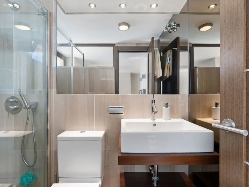 You can not fail to be taken a back by these 360 degree views, a unique Duplex Penthouse which is one of a kind with 6 bedroom suites and completely Frontline with 2 private pools (one heated).