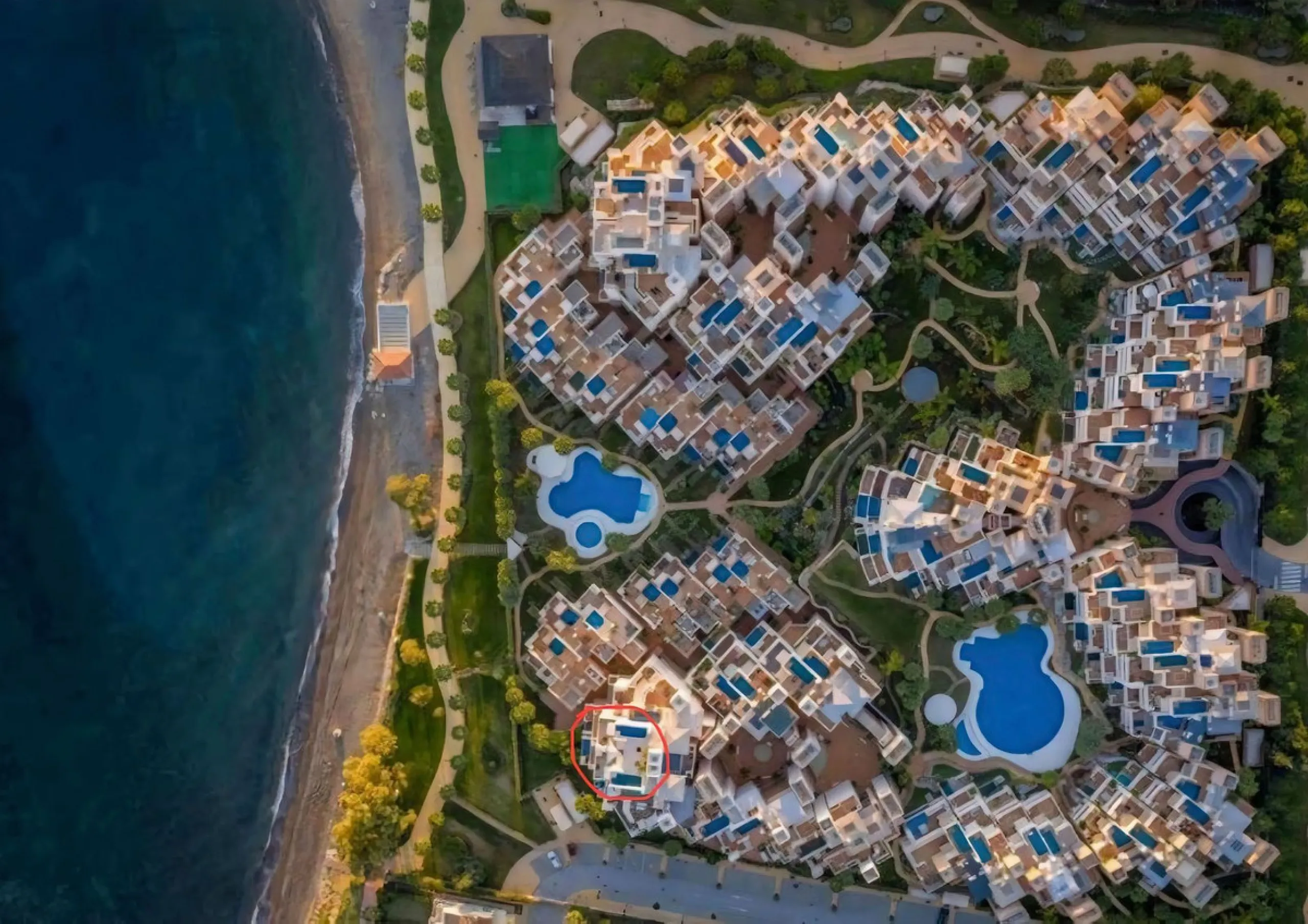 You can not fail to be taken a back by these 360 degree views, a unique Duplex Penthouse which is one of a kind with 6 bedroom suites and completely Frontline with 2 private pools (one heated).