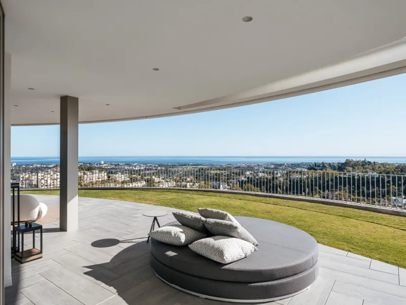 Discover this modern 3-bedroom ground floor apartment in a new eco-friendly development in Benahavís, offering panoramic sea views. Situated within a gated resort-style community surrounded by lush landscaped gardens, this apartment embodies contemporary 