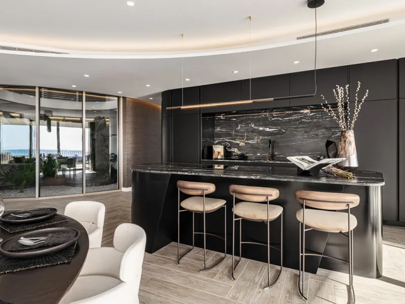 Discover this modern 3-bedroom ground floor apartment in a new eco-friendly development in Benahavís, offering panoramic sea views. Situated within a gated resort-style community surrounded by lush landscaped gardens, this apartment embodies contemporary 