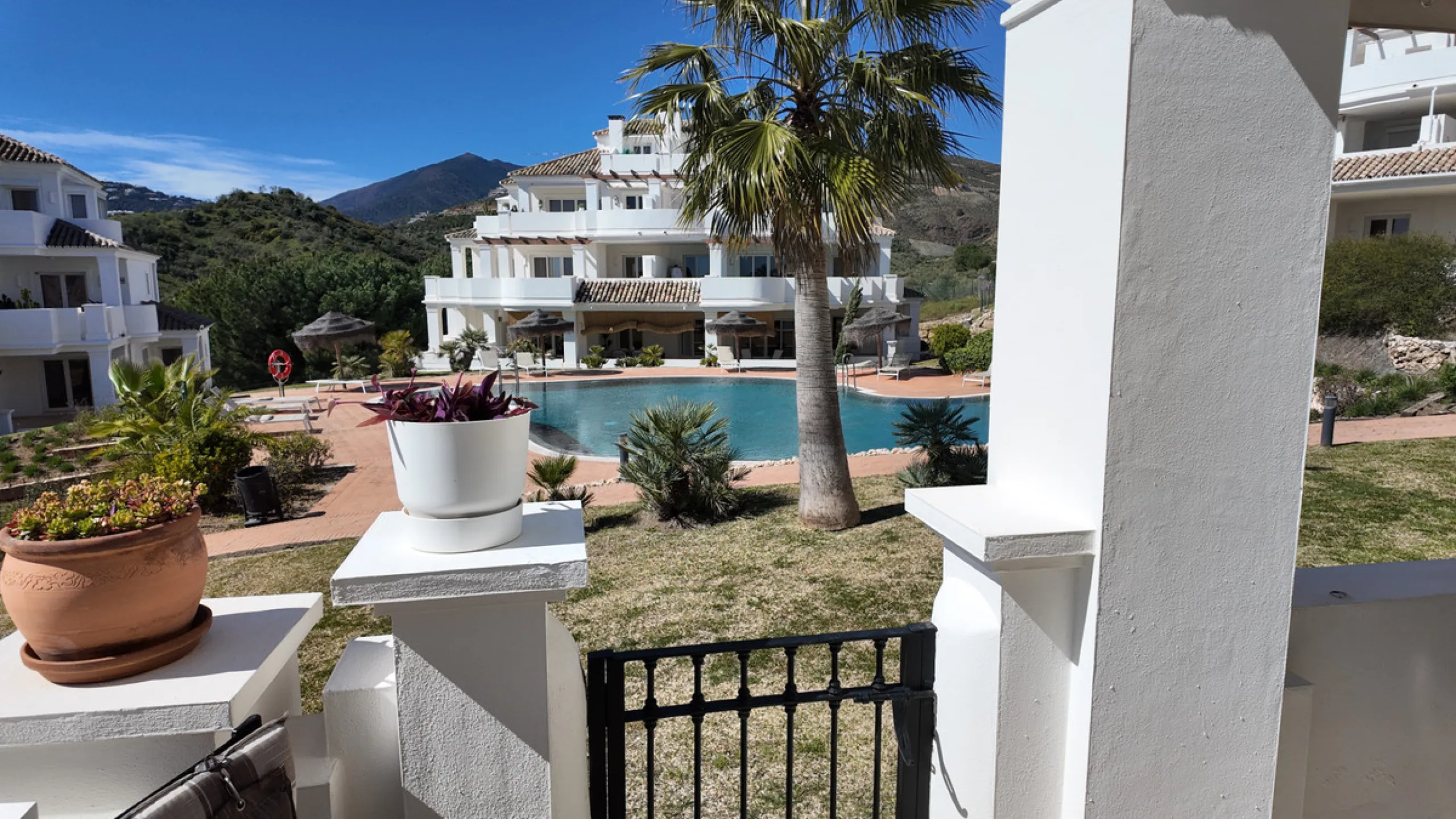 Apartment - Middle Floor Apartment в продаже в Marbella, Málaga. В доме 2 спален и 4 ванных комнат. Площадь дома 154 м²