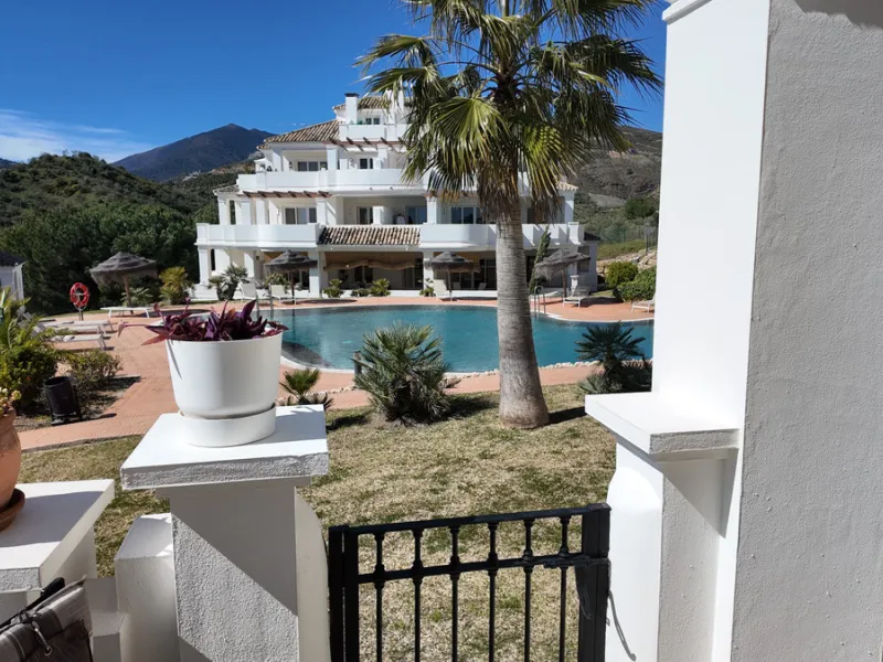 Apartment - Middle Floor Apartment в продаже в Marbella, Málaga. В доме 2 спален и 4 ванных комнат. Площадь дома 154 м²