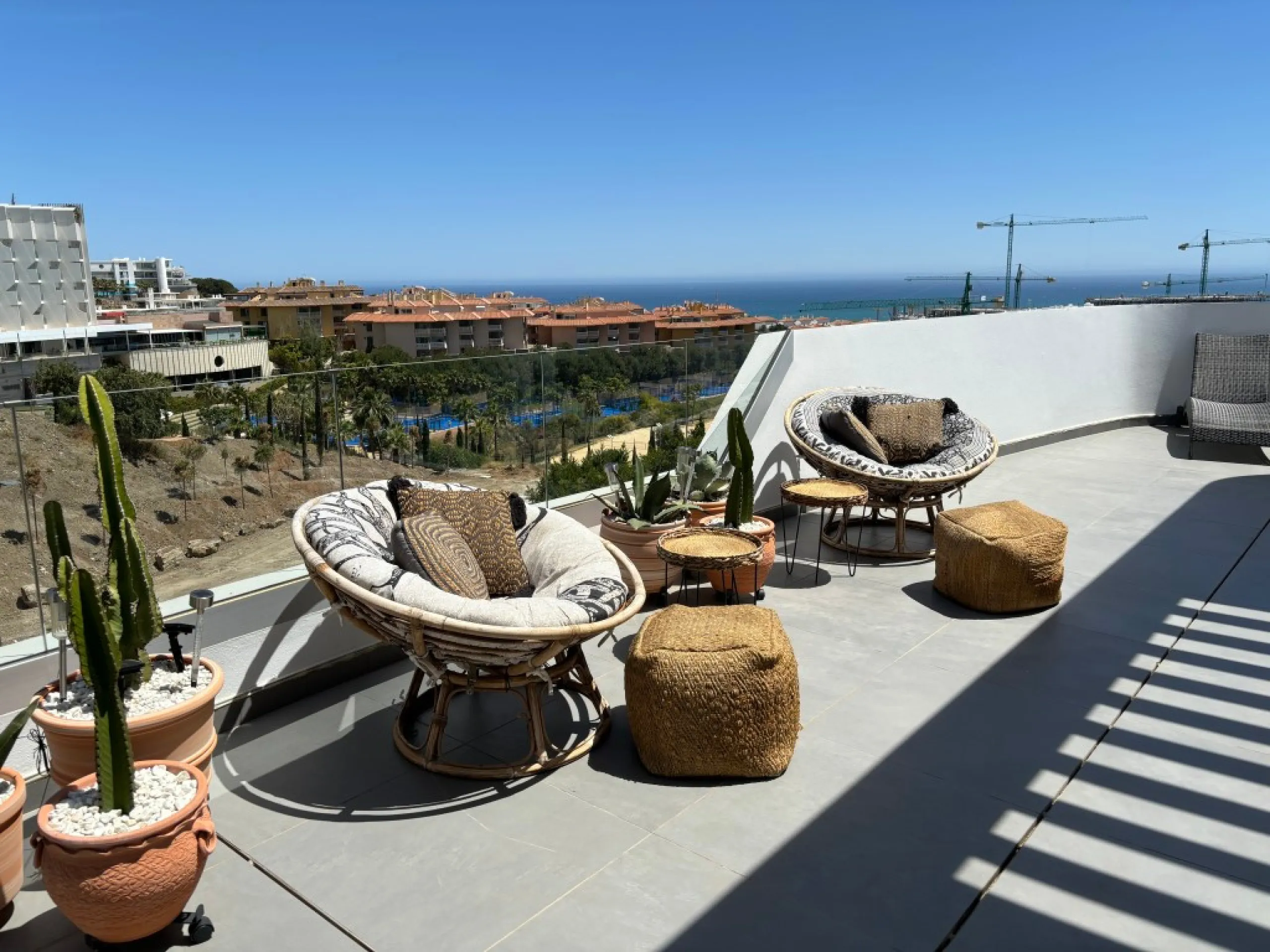 Apartment - Penthouse в продаже в Fuengirola, Málaga. В доме 2 спален и 2 ванных комнат. Площадь дома 133 м²