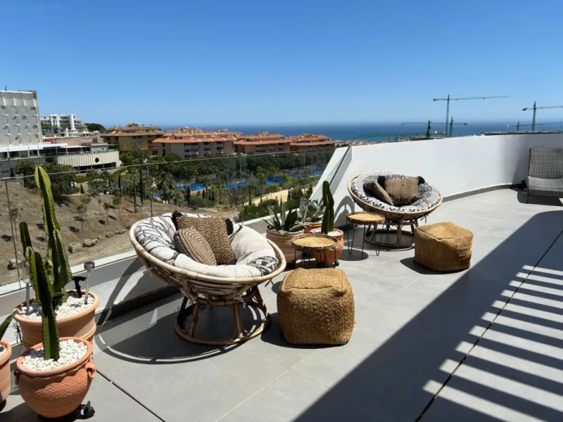 Apartment - Penthouse в продаже в Fuengirola, Málaga. В доме 2 спален и 2 ванных комнат. Площадь дома 133 м²