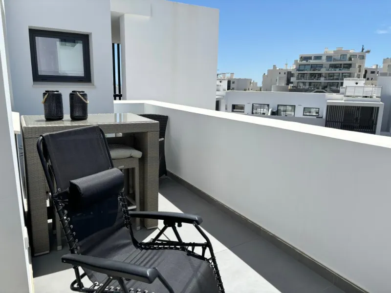 Apartment - Penthouse в продаже в Fuengirola, Málaga. В доме 2 спален и 2 ванных комнат. Площадь дома 133 м²