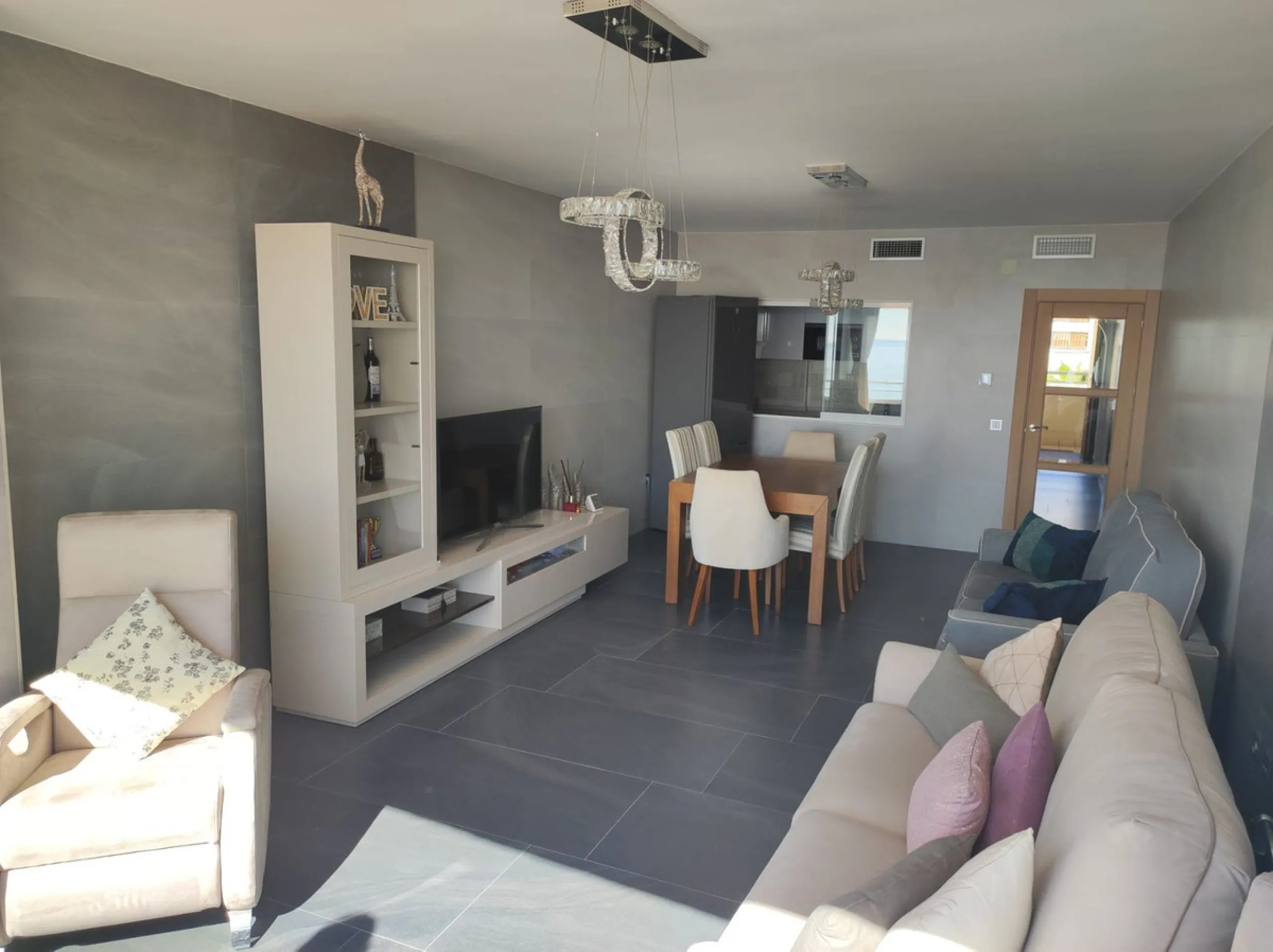 Apartment - Middle Floor Apartment в продаже в Fuengirola, Málaga. В доме 1 спален и 1 ванных комнат. Площадь дома 69 м²