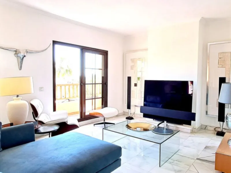 Apartment - Penthouse Duplex в продаже в Estepona, Málaga. В доме 3 спален и 3 ванных комнат. Площадь дома 193 м²