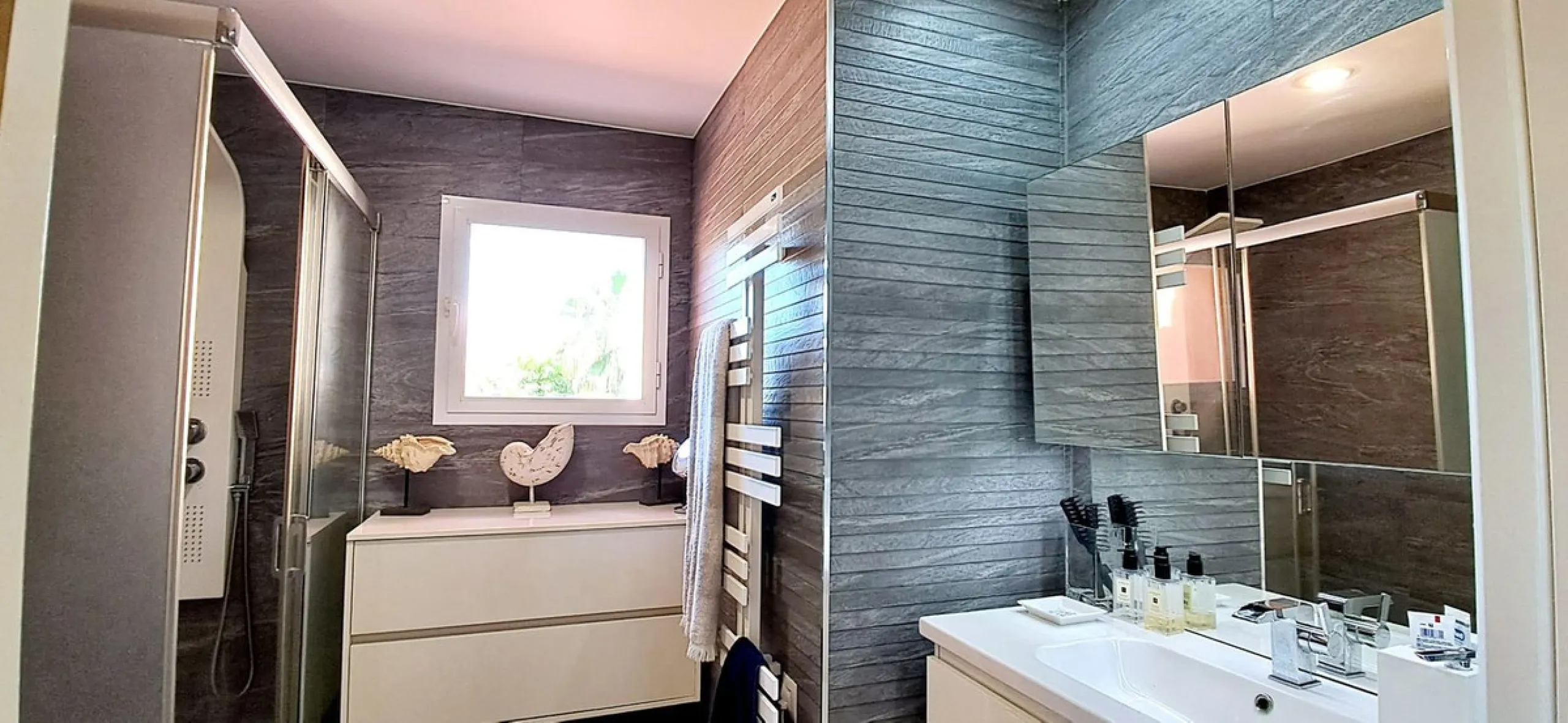 Apartment - Penthouse Duplex в продаже в Estepona, Málaga. В доме 3 спален и 3 ванных комнат. Площадь дома 193 м²