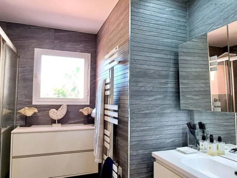 Apartment - Penthouse Duplex в продаже в Estepona, Málaga. В доме 3 спален и 3 ванных комнат. Площадь дома 193 м²