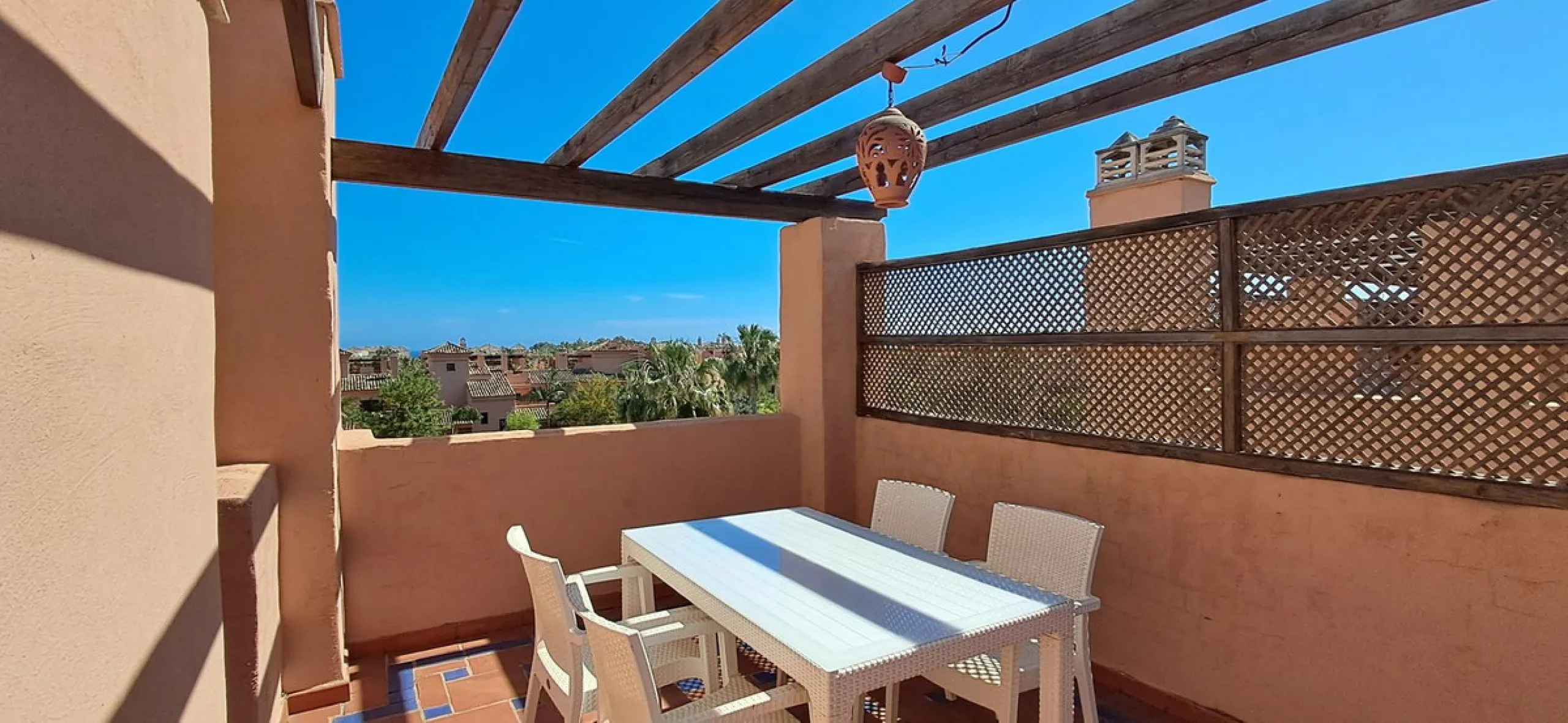 Apartment - Penthouse Duplex в продаже в Estepona, Málaga. В доме 3 спален и 3 ванных комнат. Площадь дома 193 м²