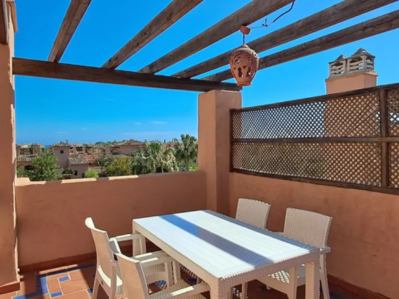 Apartment - Penthouse Duplex в продаже в Estepona, Málaga. В доме 3 спален и 3 ванных комнат. Площадь дома 193 м²