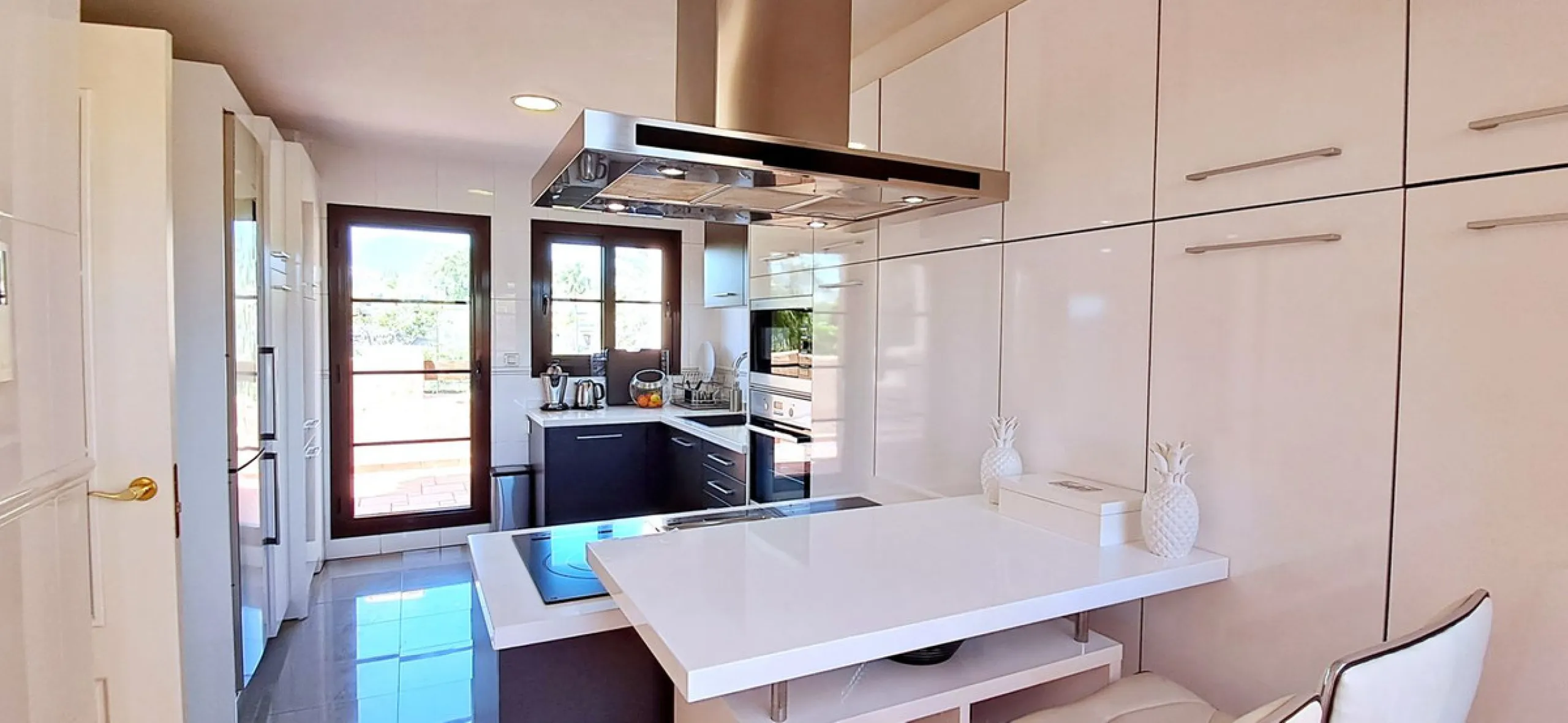 Apartment - Penthouse Duplex в продаже в Estepona, Málaga. В доме 3 спален и 3 ванных комнат. Площадь дома 193 м²
