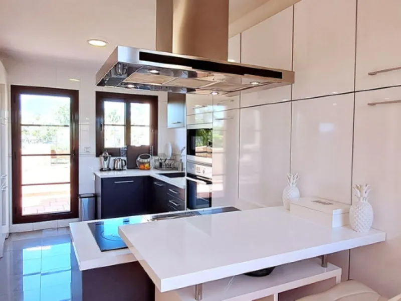 Apartment - Penthouse Duplex в продаже в Estepona, Málaga. В доме 3 спален и 3 ванных комнат. Площадь дома 193 м²