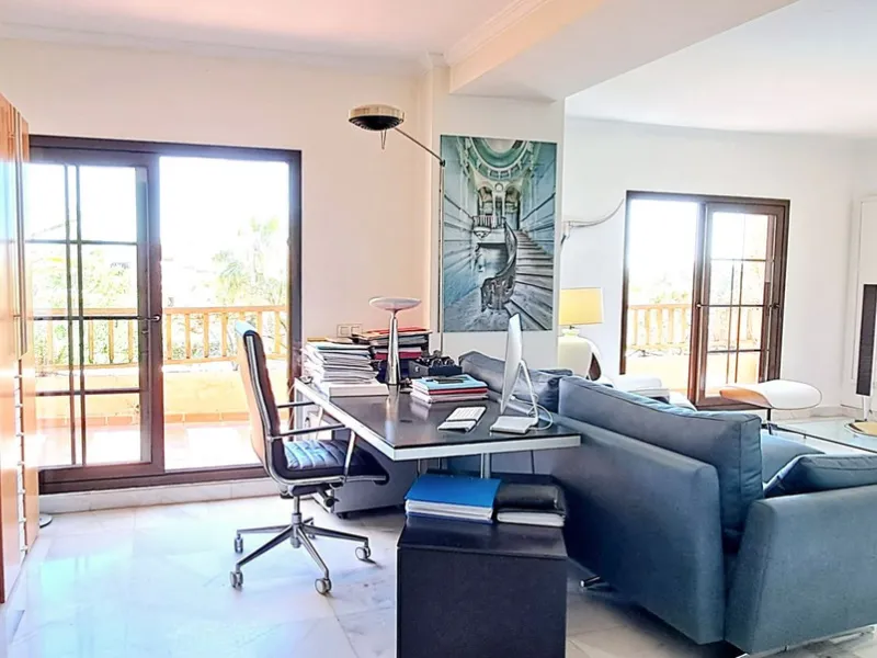 Apartment - Penthouse Duplex в продаже в Estepona, Málaga. В доме 3 спален и 3 ванных комнат. Площадь дома 193 м²