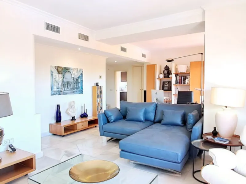 Apartment - Penthouse Duplex в продаже в Estepona, Málaga. В доме 3 спален и 3 ванных комнат. Площадь дома 193 м²