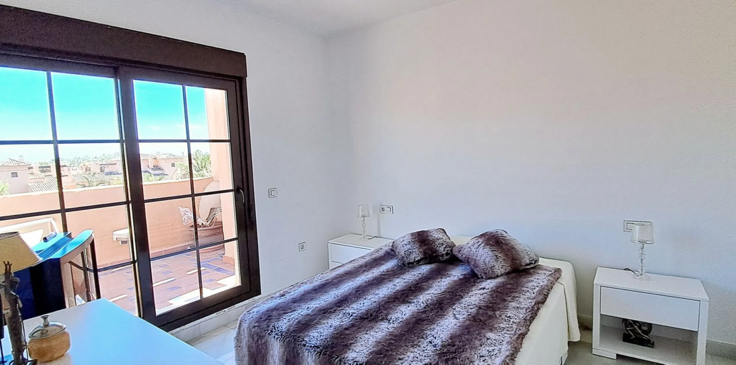 Apartment - Penthouse Duplex в продаже в Estepona, Málaga. В доме 3 спален и 3 ванных комнат. Площадь дома 193 м²
