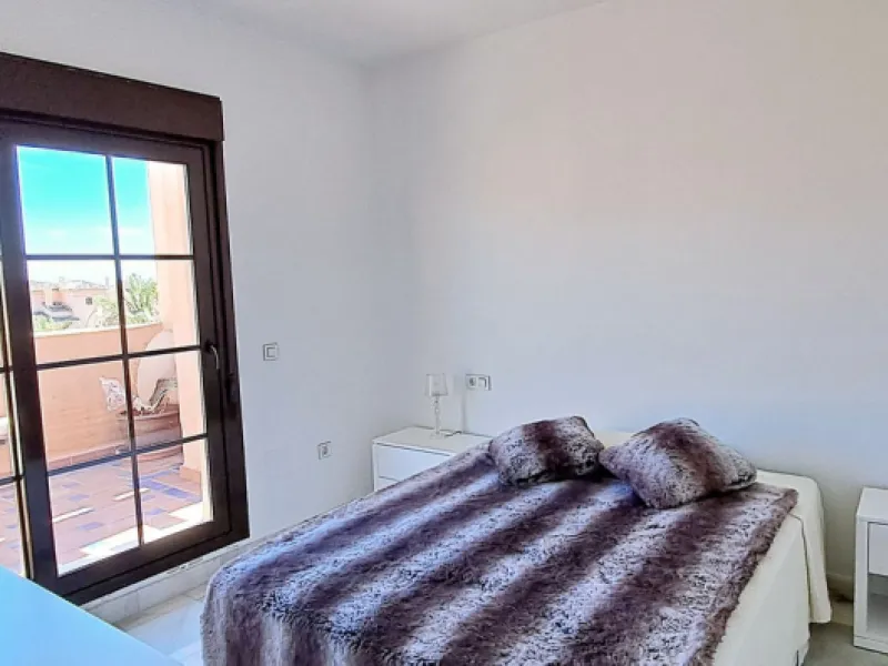 Apartment - Penthouse Duplex в продаже в Estepona, Málaga. В доме 3 спален и 3 ванных комнат. Площадь дома 193 м²