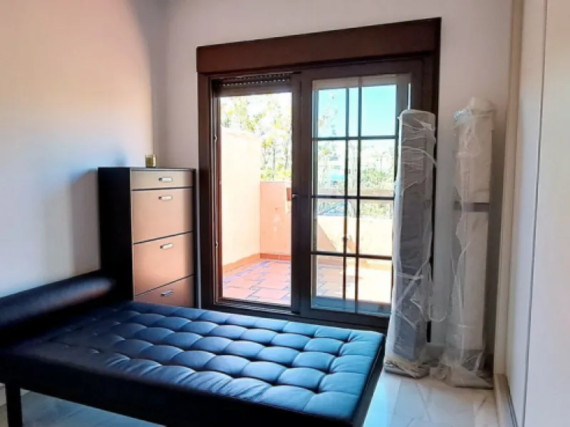 Apartment - Penthouse Duplex в продаже в Estepona, Málaga. В доме 3 спален и 3 ванных комнат. Площадь дома 193 м²