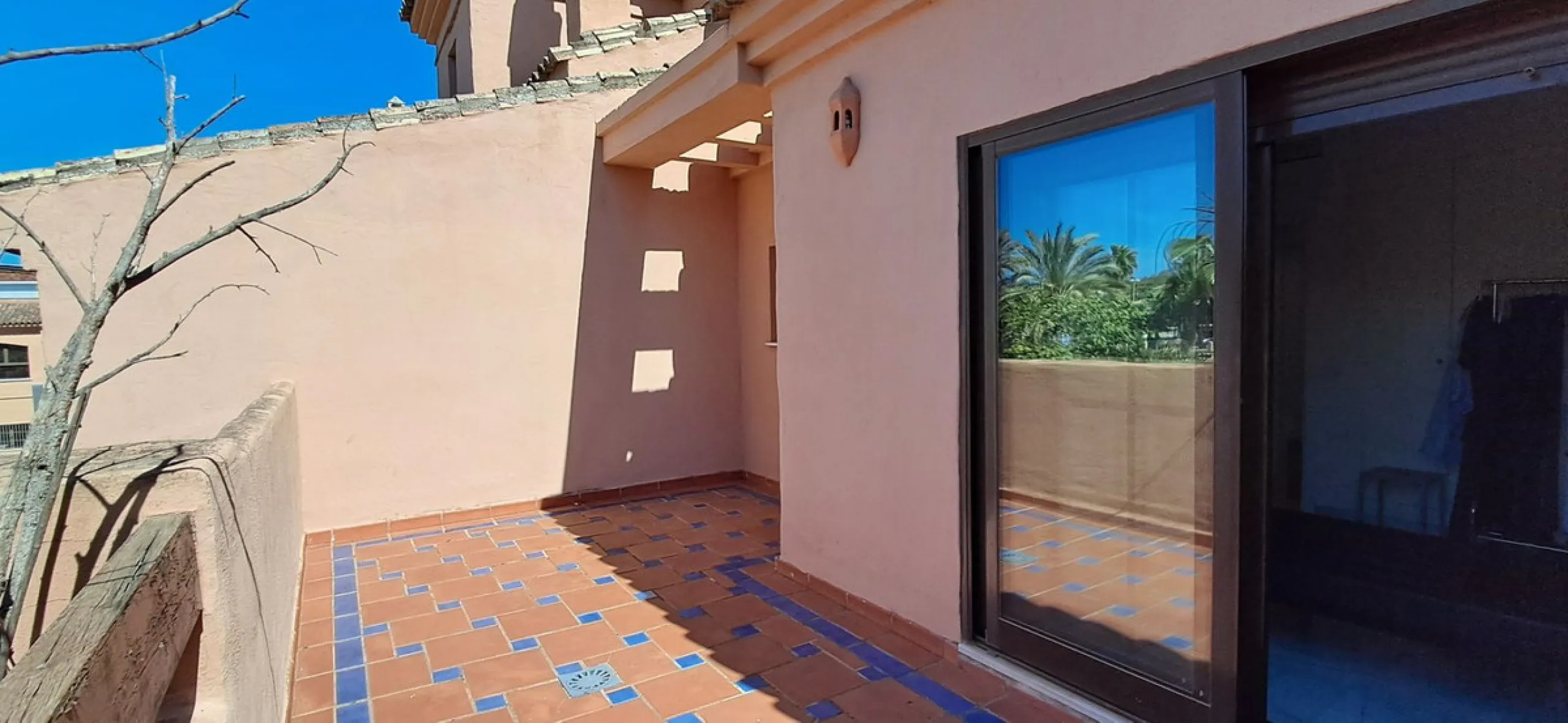 Apartment - Penthouse Duplex в продаже в Estepona, Málaga. В доме 3 спален и 3 ванных комнат. Площадь дома 193 м²