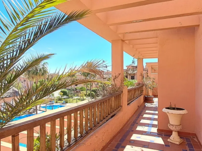 Apartment - Penthouse Duplex в продаже в Estepona, Málaga. В доме 3 спален и 3 ванных комнат. Площадь дома 193 м²