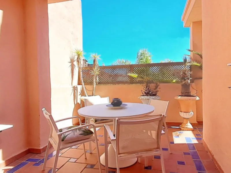 Apartment - Penthouse Duplex в продаже в Estepona, Málaga. В доме 3 спален и 3 ванных комнат. Площадь дома 193 м²