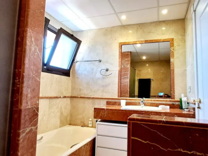 Apartment - Penthouse Duplex в продаже в Estepona, Málaga. В доме 3 спален и 3 ванных комнат. Площадь дома 193 м²