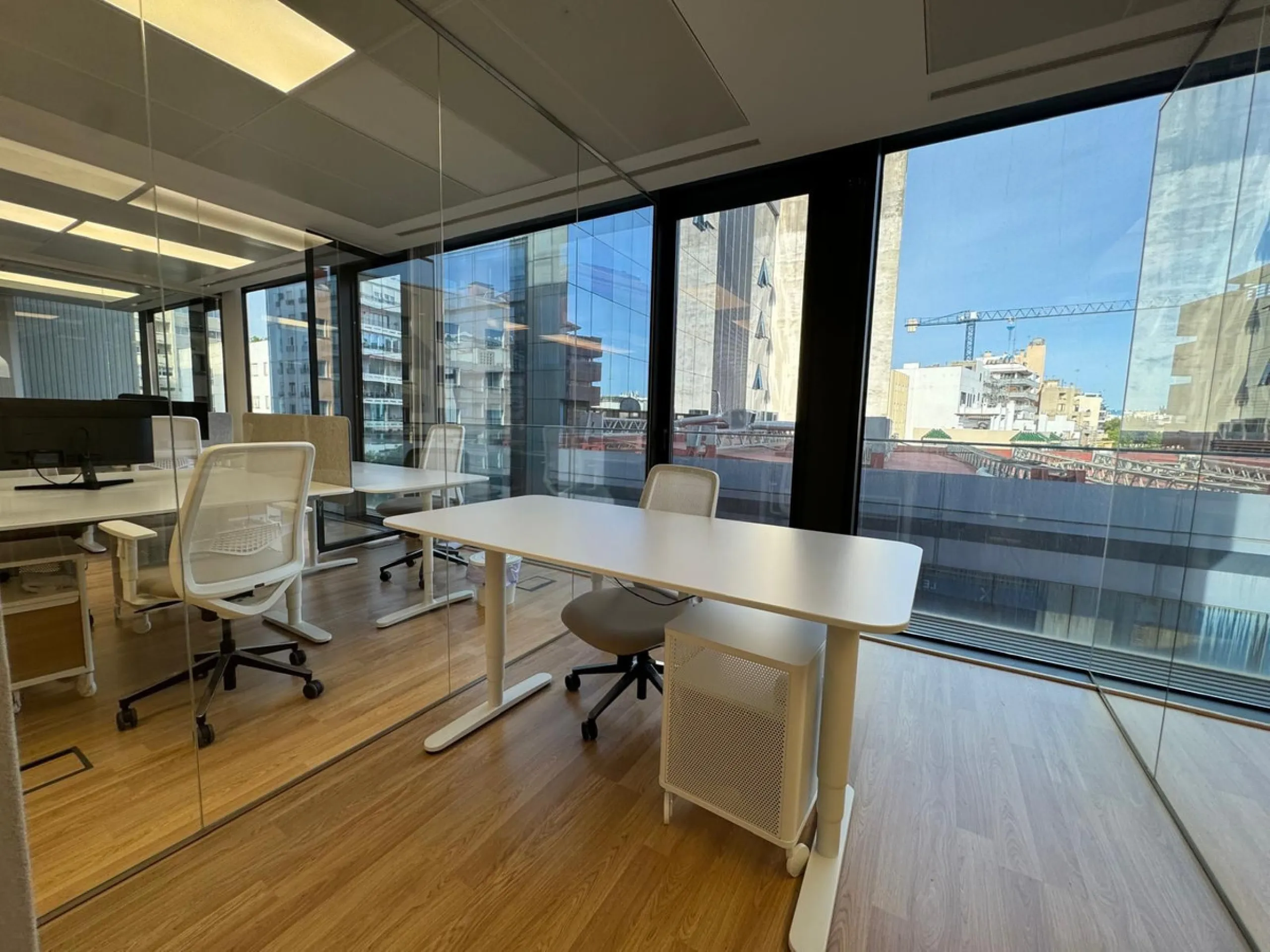 Office of 105m2 right next to the main street.