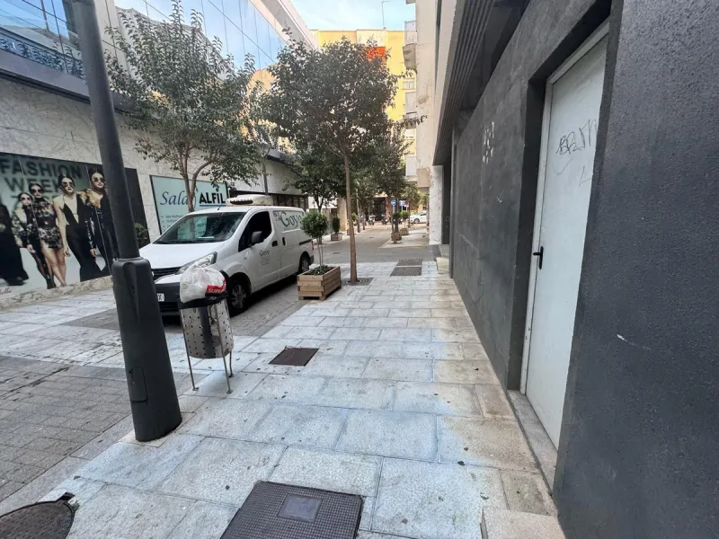 Office of 105m2 right next to the main street.