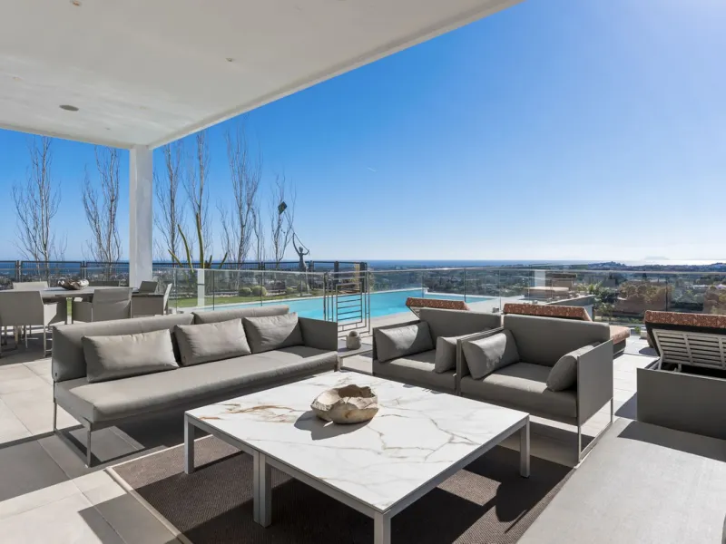 This property stands out as a true gem among modern, luxurious villas, gracefully placed in the exclusive gated community of El Herrojo in the esteemed locale of La Quinta. Elegantly perched atop a captivating hill, this exquisite residence offers a capti