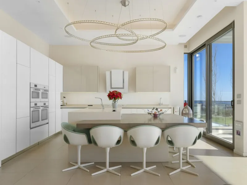 This property stands out as a true gem among modern, luxurious villas, gracefully placed in the exclusive gated community of El Herrojo in the esteemed locale of La Quinta. Elegantly perched atop a captivating hill, this exquisite residence offers a capti