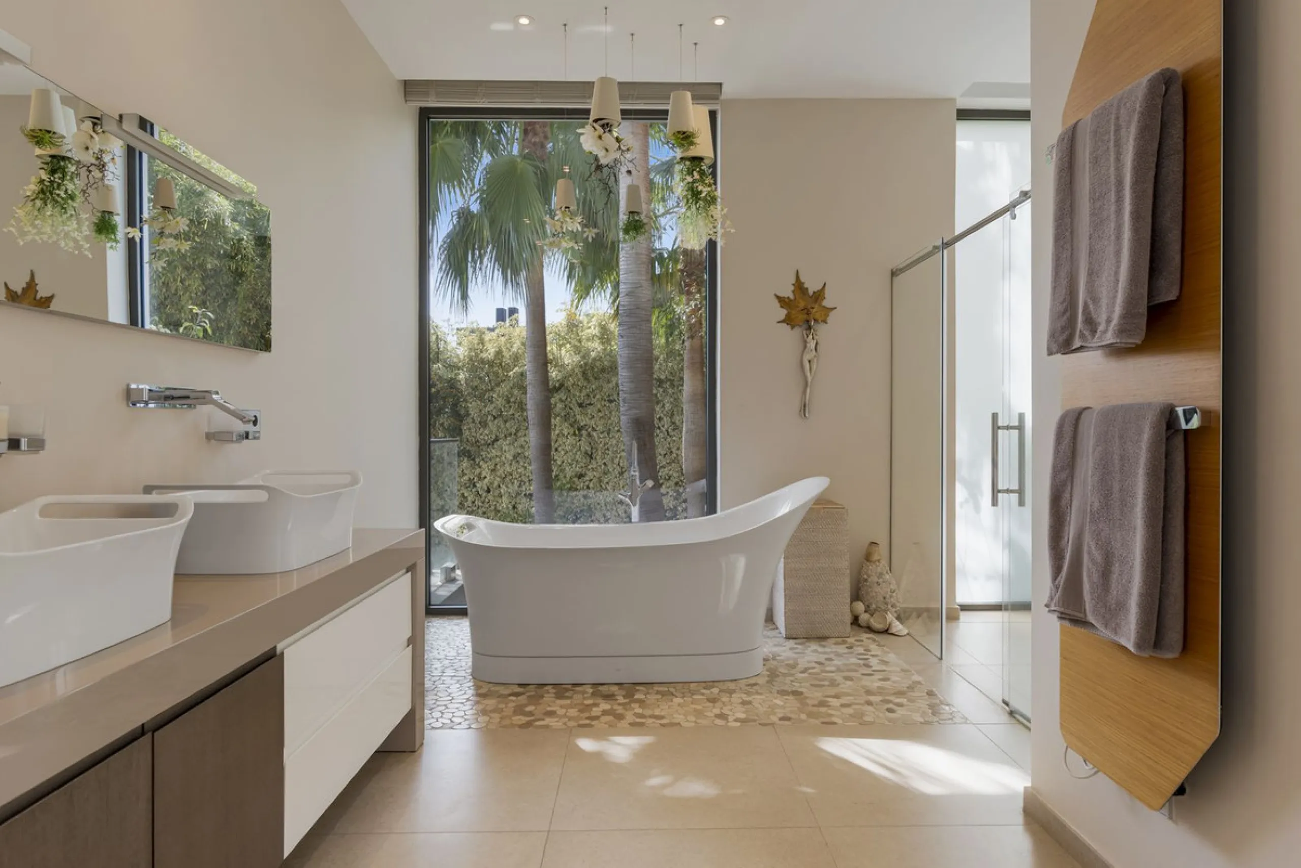 This property stands out as a true gem among modern, luxurious villas, gracefully placed in the exclusive gated community of El Herrojo in the esteemed locale of La Quinta. Elegantly perched atop a captivating hill, this exquisite residence offers a capti