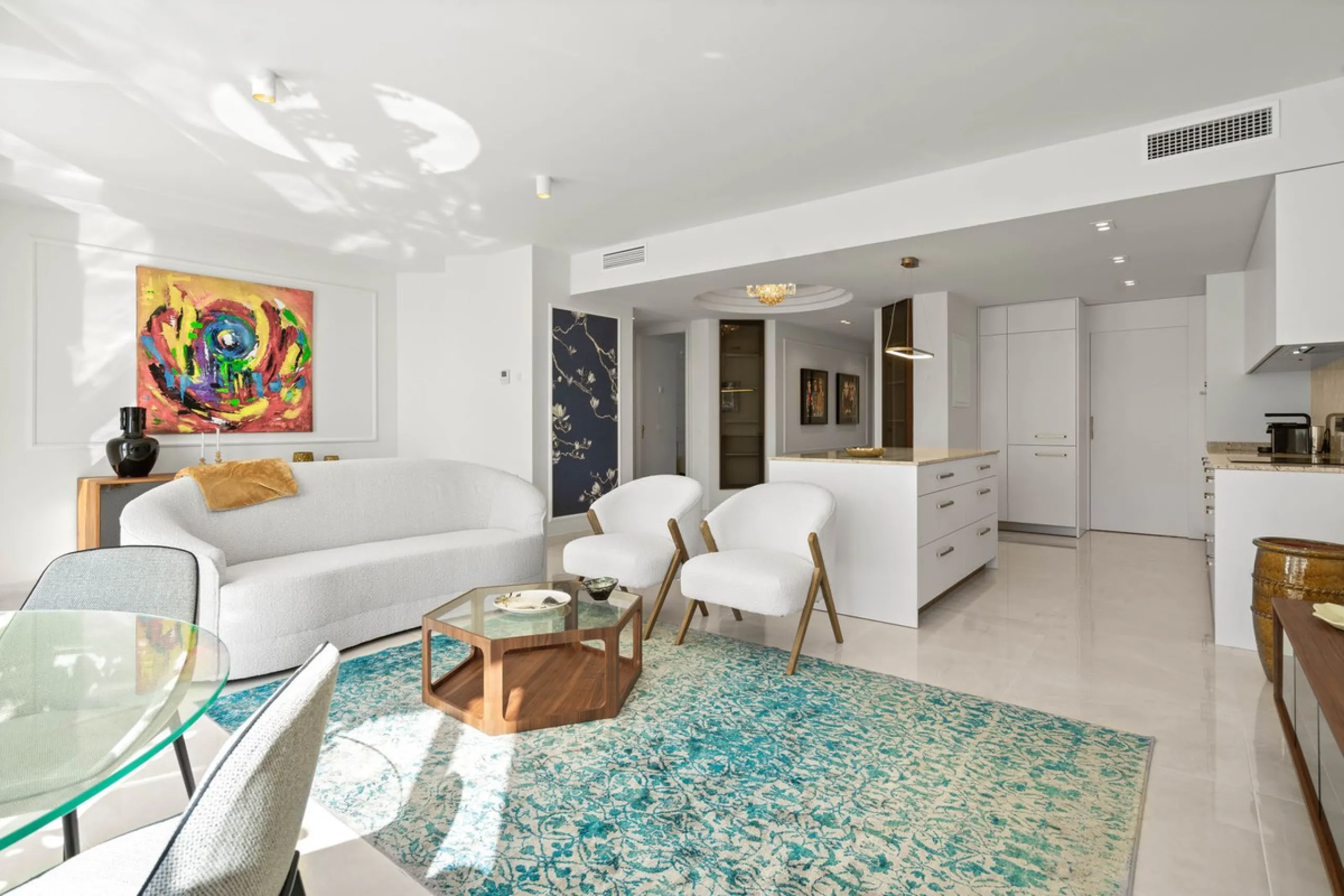 Recently renovated apartment on the 1st line with beautiful sea views!