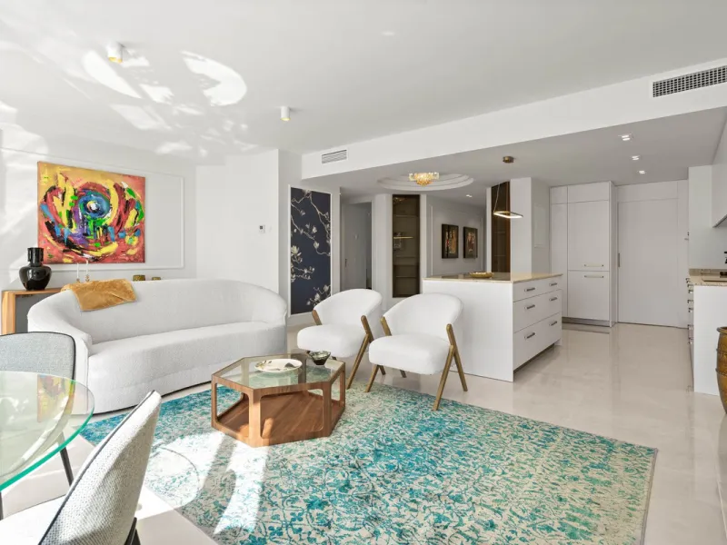 Recently renovated apartment on the 1st line with beautiful sea views!