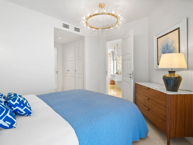 Recently renovated apartment on the 1st line with beautiful sea views!
