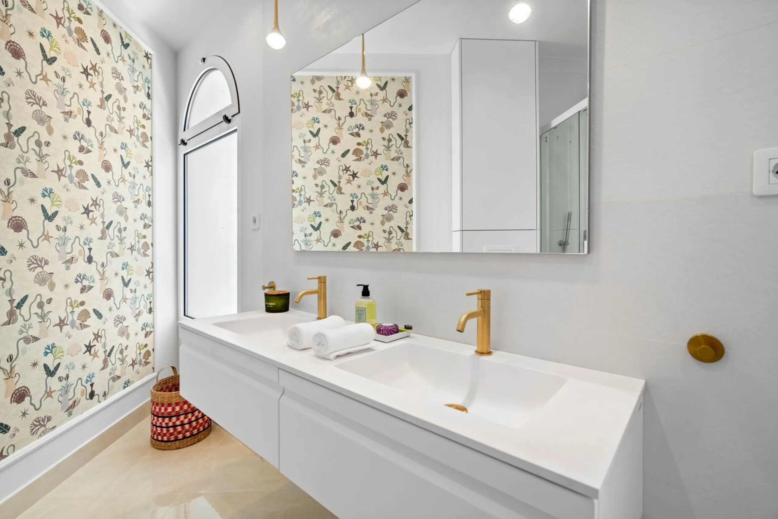 Recently renovated apartment on the 1st line with beautiful sea views!