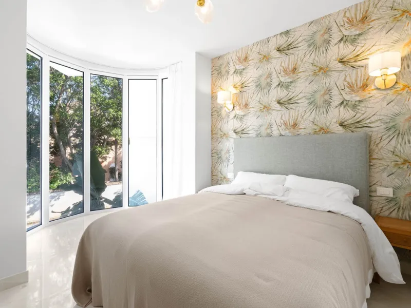 Recently renovated apartment on the 1st line with beautiful sea views!