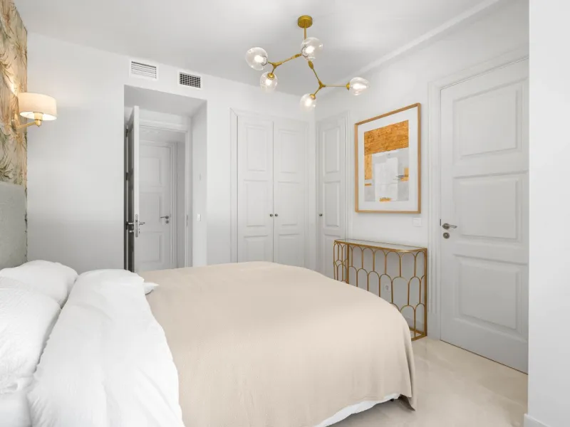 Recently renovated apartment on the 1st line with beautiful sea views!
