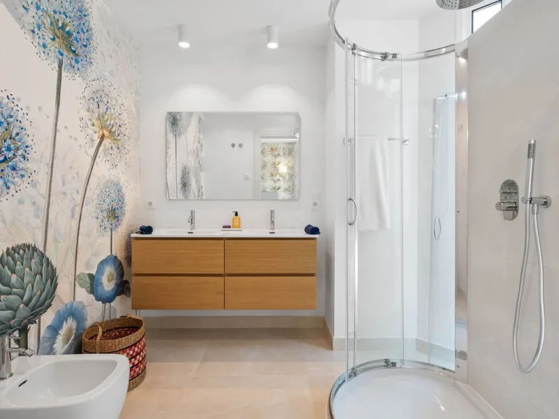 Recently renovated apartment on the 1st line with beautiful sea views!